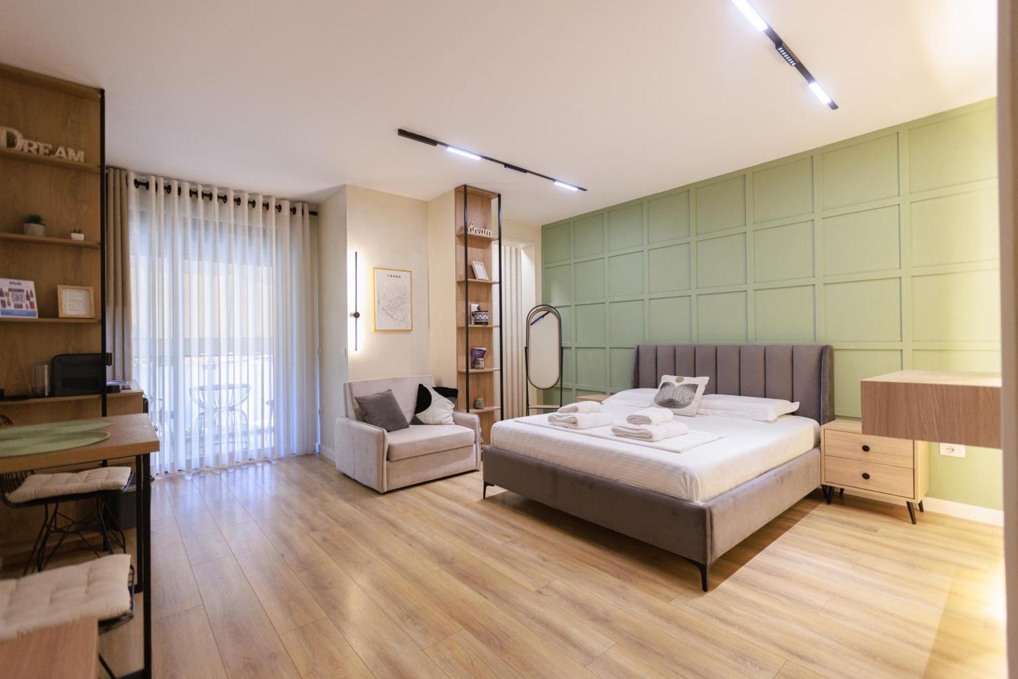 Apartment Syncron In The Center Of *