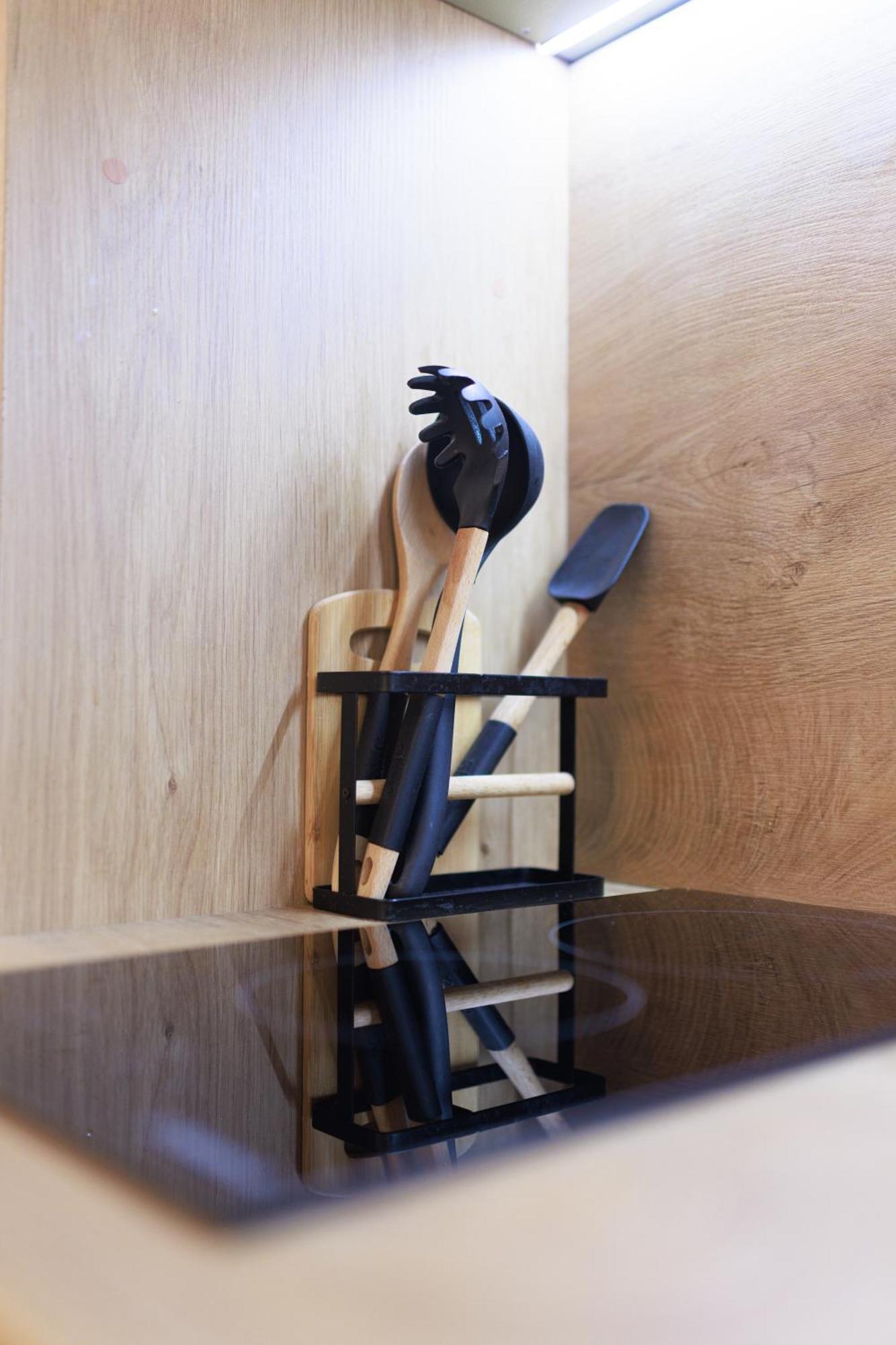 Syncron In The Center Of Apartment *