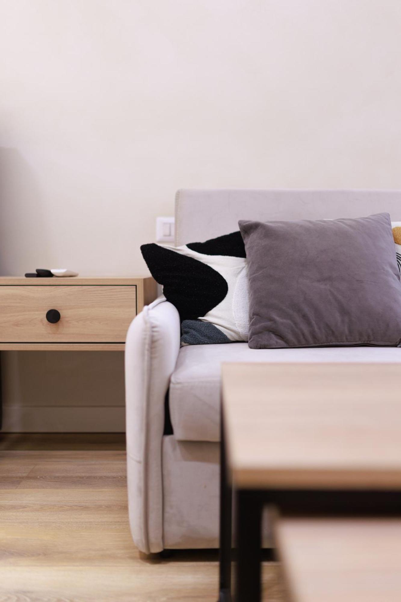 Syncron In The Center Of Apartment
